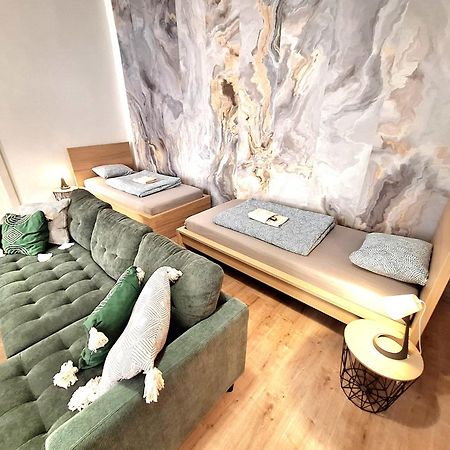 Apartment Emma - Old Town Братислава Экстерьер фото