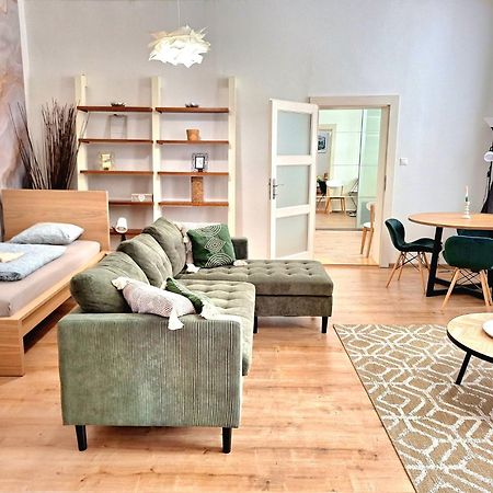 Apartment Emma - Old Town Братислава Экстерьер фото
