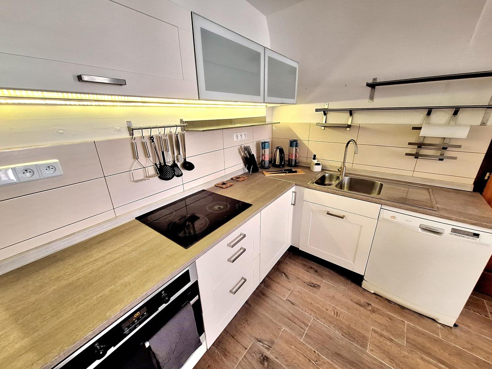 Apartment Emma - Old Town Братислава Экстерьер фото
