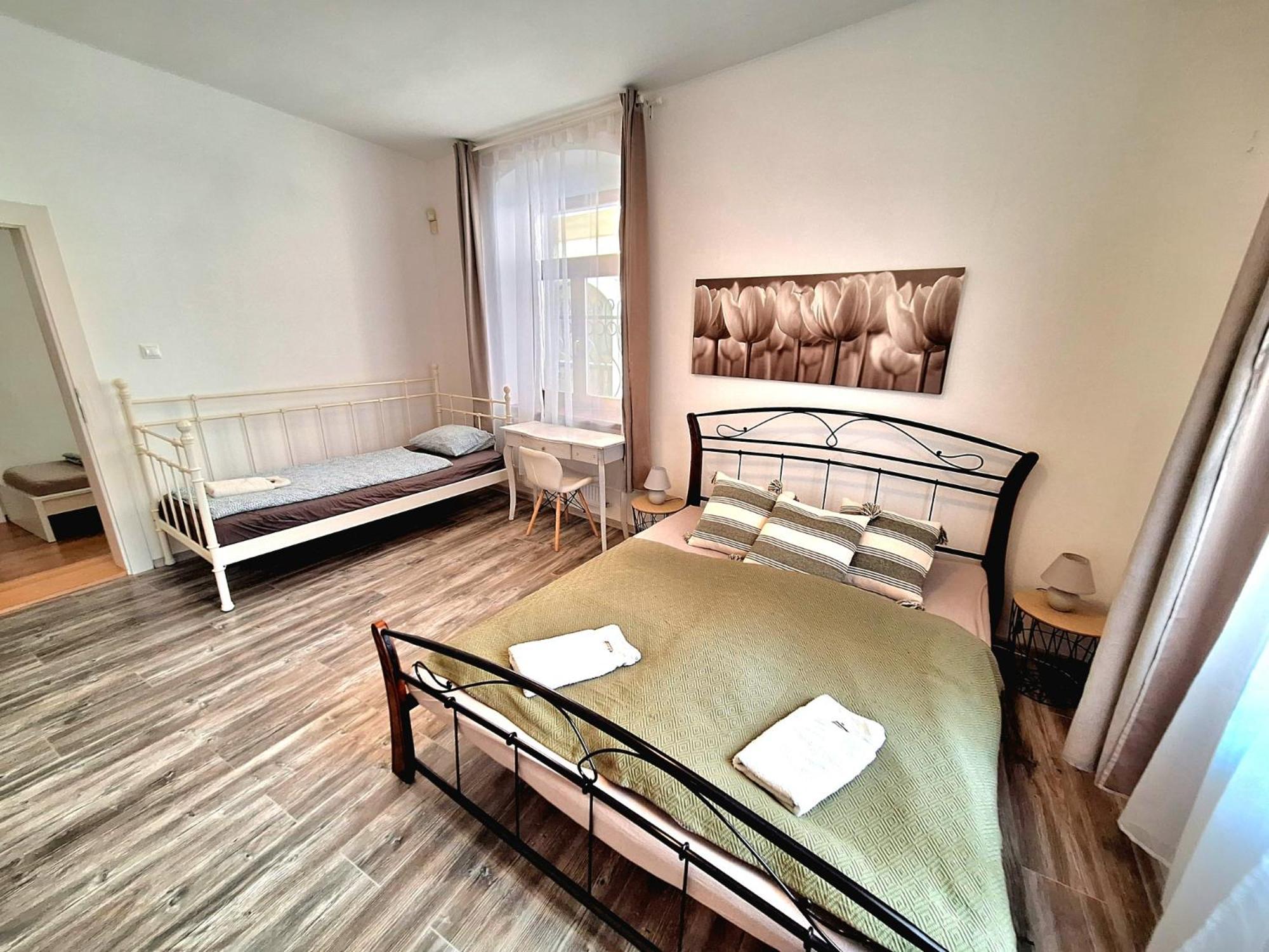 Apartment Emma - Old Town Братислава Экстерьер фото